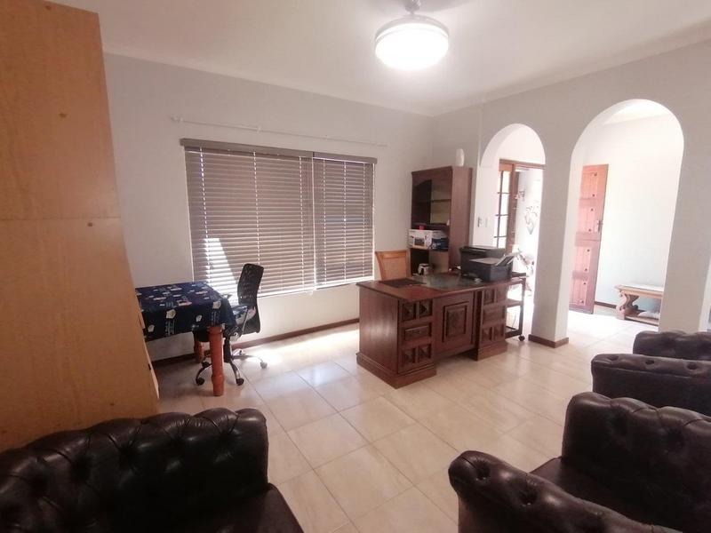 5 Bedroom Property for Sale in Fraaiuitsig Western Cape